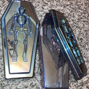 2 Skeleton coffin